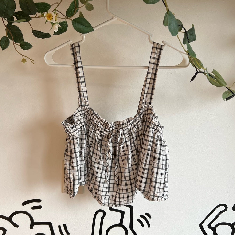 American Eagle Cropped Black and White Plaid Shirt Size Medium